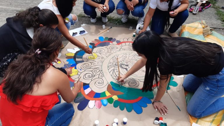 Un abbraccio di resistenza