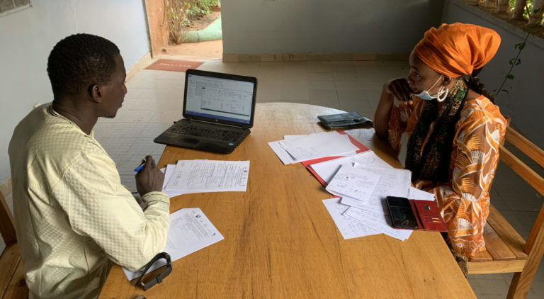 È possibile per i giovani nigerini creare un’impresa? La parola all’economista